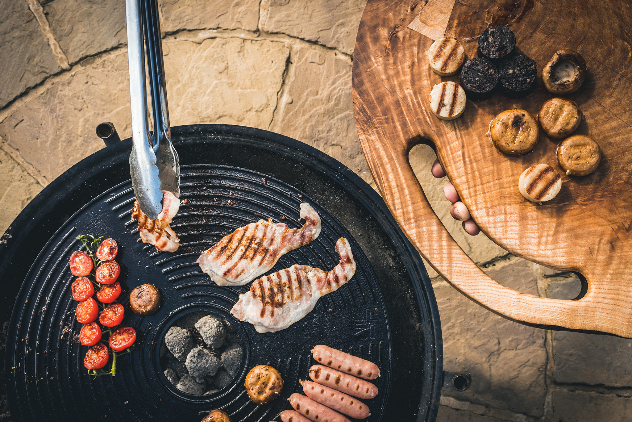 The Windmill Cast Iron Plancha met grill en vlakke zijde in één