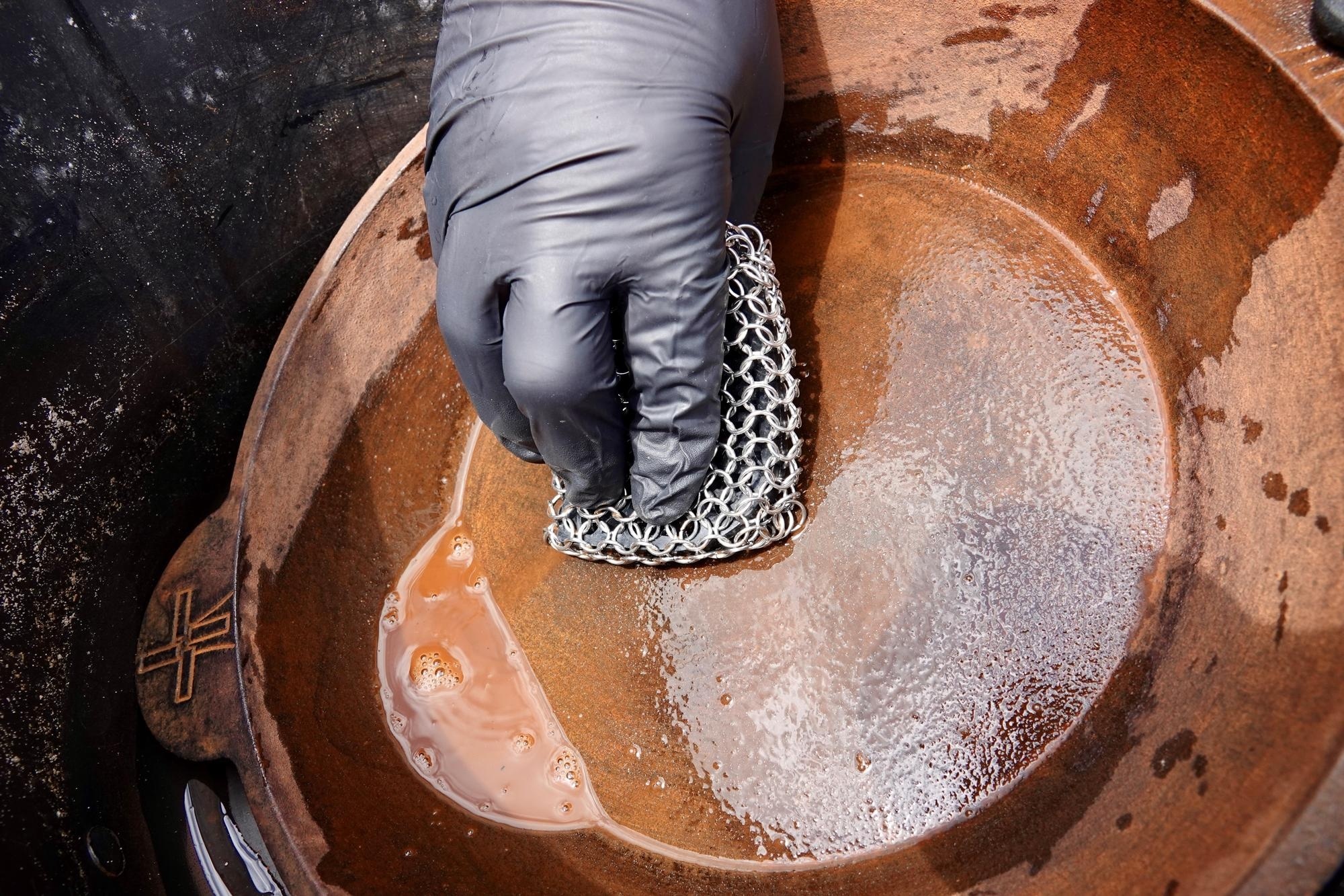 Recipe for maintaining a rusted cast iron pan