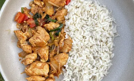 Riz à la Sauce Aigre-Douce au Feu de Camp