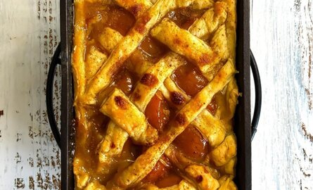 Ovenheerlijke Peach Cobbler van The Hungry Dutchman