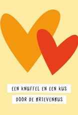 Een knuffel en een kus.. - Wenskaart Liefs