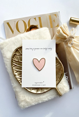 Pin "Soms heb je gewoon een hartje nodig" roze (incl envelop)