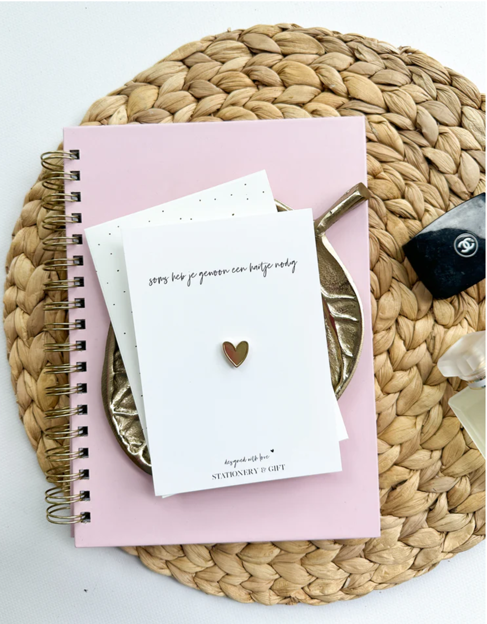 Pin "Soms heb je gewoon een hartje nodig" goud (incl envelop)