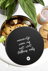 Zoedt Koektrommel zwart wit met tekst 'Momentje voor Mij met wat lekkers erbij' - Zoedt