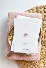 Pin "Een Kus voor Jou" roze (incl envelop)