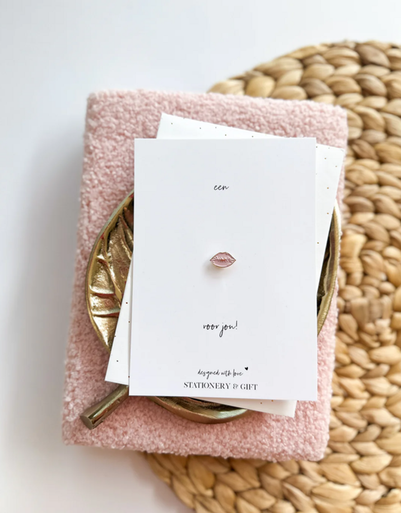 Pin "Een Kus voor Jou" roze (incl envelop)