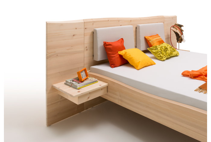 Breed hoofdbord geeft de slaapkamer een uniek en natuurlijk effect