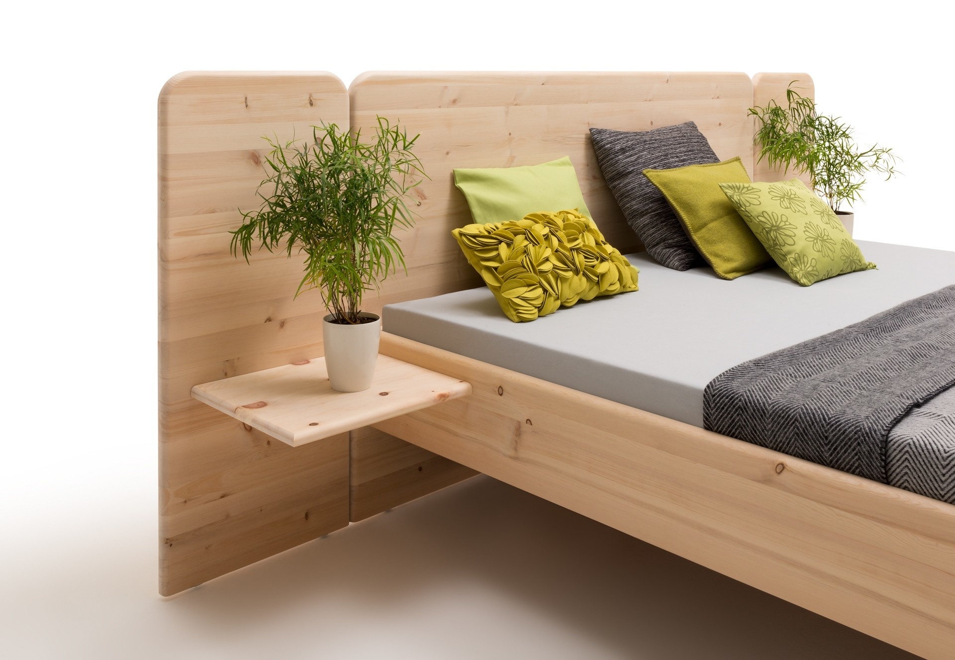 Revolutionair mechanisch fictie Luxe en aromatische zirbenhouten bed met breed hoofdbord | Sotto - Massief  Houten Bed