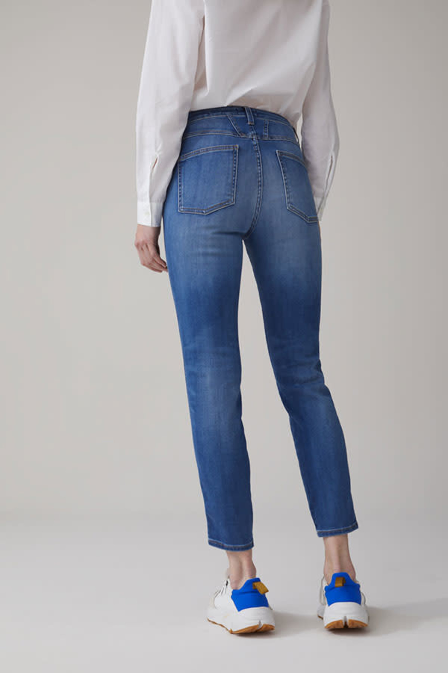 closed skinny pusher high waist