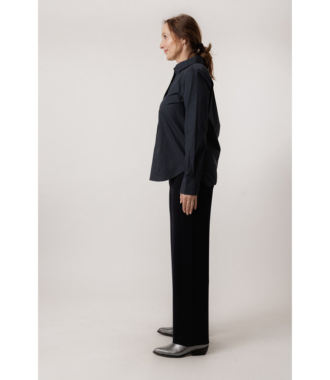 Closed C94217-25Z-22 568 Dark night