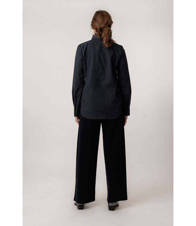 Closed C94217-25Z-22 568 Dark night