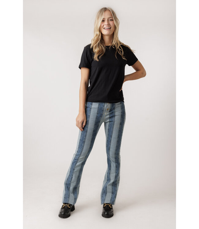 Second Female ELLO NEW TEE BLACK