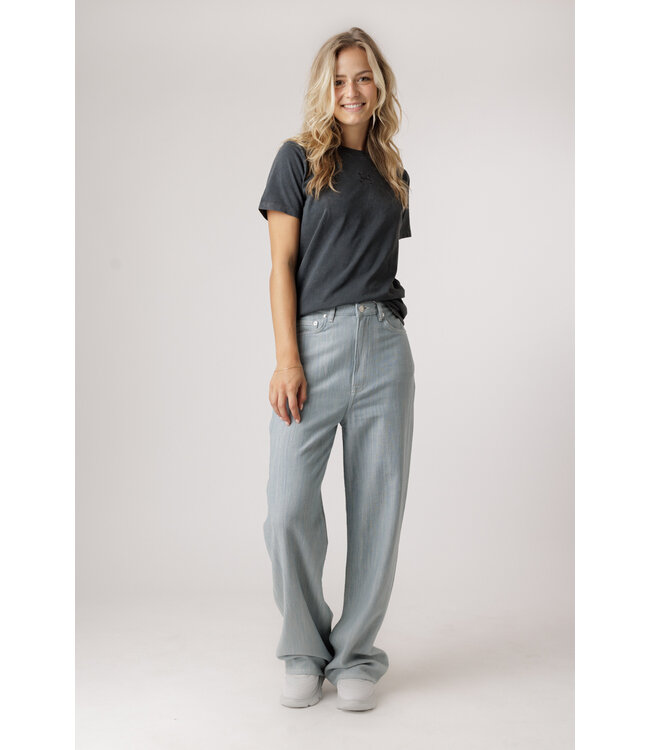 MY ESSENTIAL WARDROBE SEATTLE LOGO EMB. TEE 100089 DARK GREY RANDO