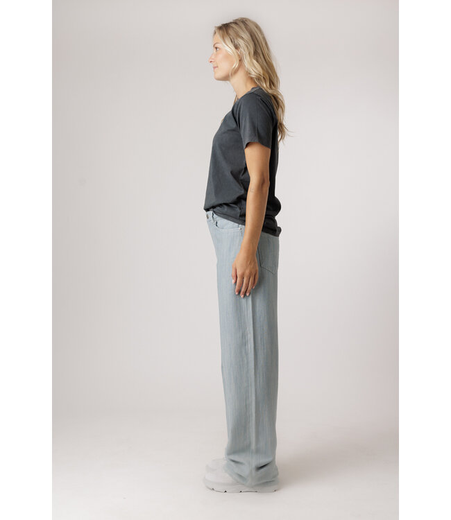 MY ESSENTIAL WARDROBE SEATTLE LOGO EMB. TEE 100089 DARK GREY RANDO