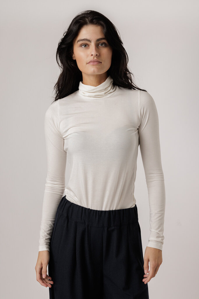 Basic Apparel BASIC APPAREL JOLINE T-NECK 003 OFF WHITE