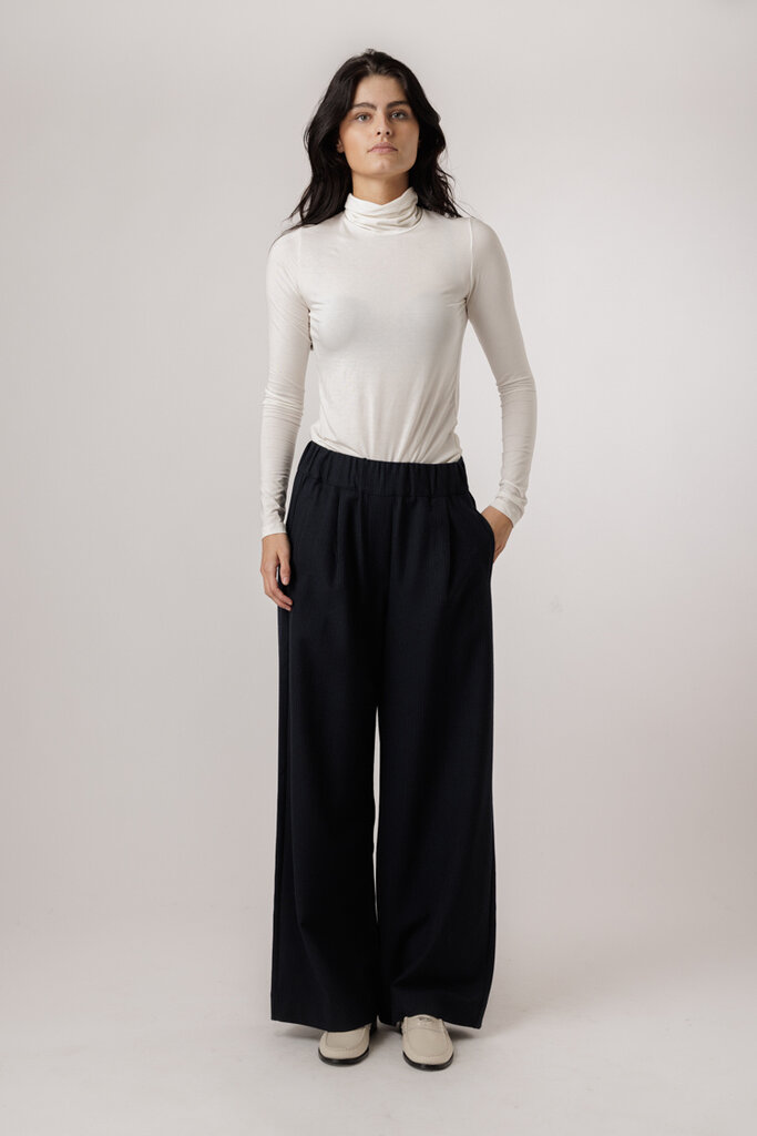 Basic Apparel BASIC APPAREL JOLINE T-NECK 003 OFF WHITE