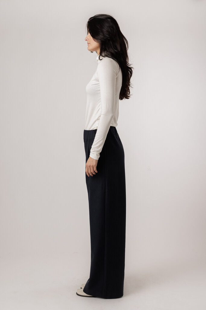 Basic Apparel BASIC APPAREL JOLINE T-NECK 003 OFF WHITE