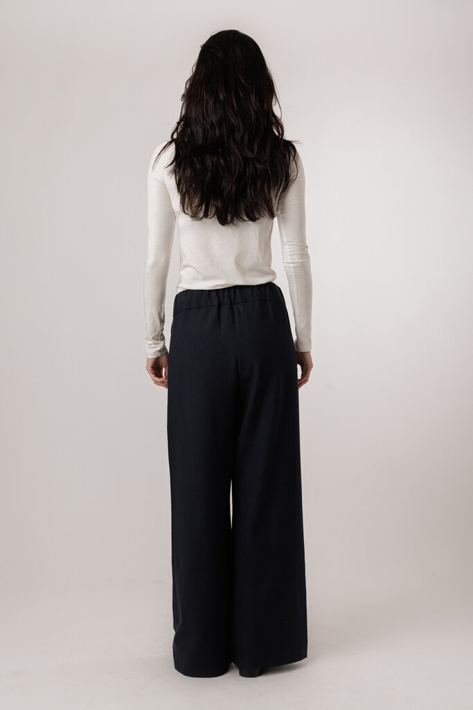 Basic Apparel BASIC APPAREL JOLINE T-NECK 003 OFF WHITE