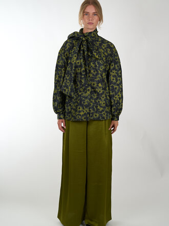 ESSENTIEL ANTWERP ESSENTIEL ANTWERP BLOUSE WITH BOW ESSENTIEL ANTWERP ESSENTIEL ANTWERP BLOUSE WITH BOW