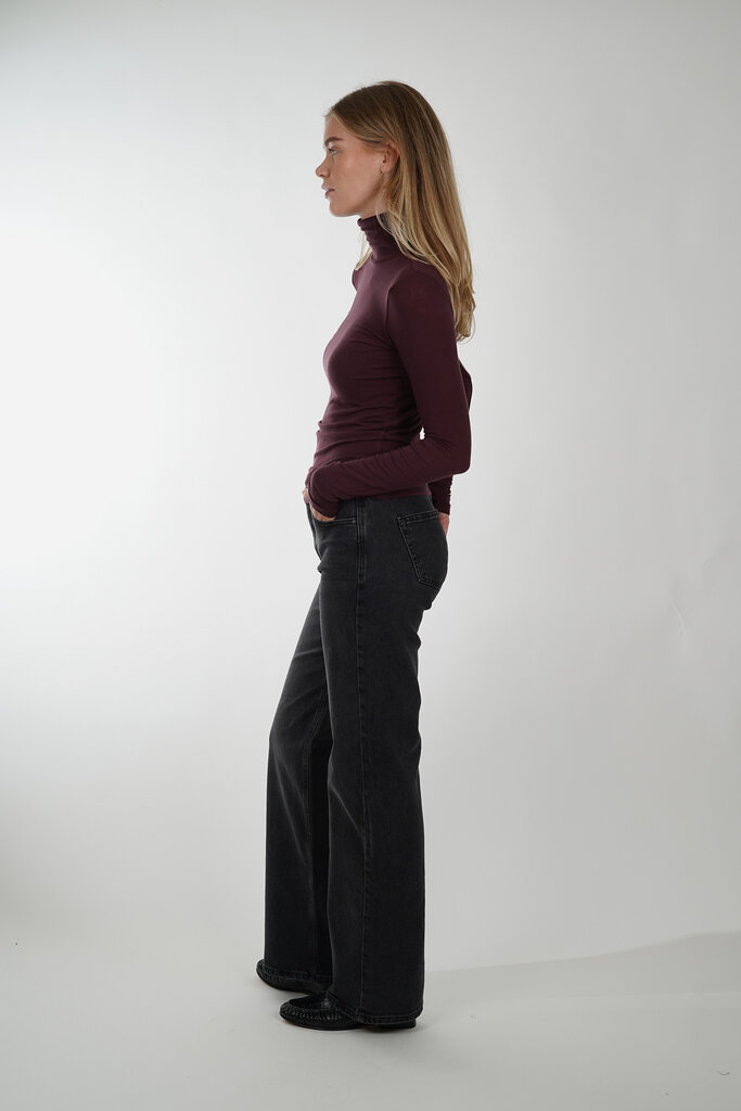 Second Female SECOND FEMALE MATIMA T-NECK SASSAFRAS