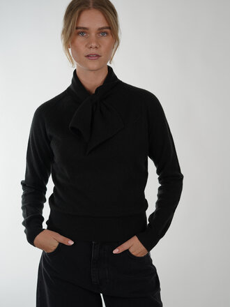 ESSENTIEL ANTWERP ESSENTIEL ANTWERP CASHMERE PULLOVER