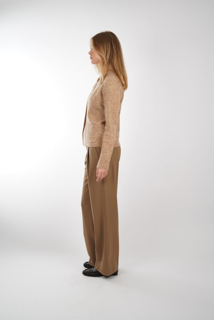 Closed Closed C91132-35P-22 748 Brown sugar