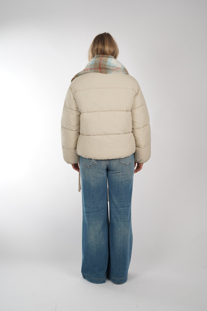 Closed CLOSED C97216 69F 22 198