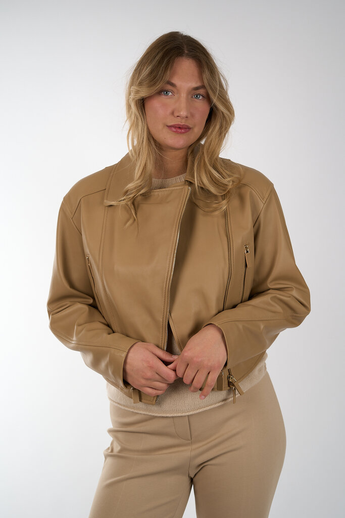 Luisa Cerano LUISA CERANO 438055/9812 745