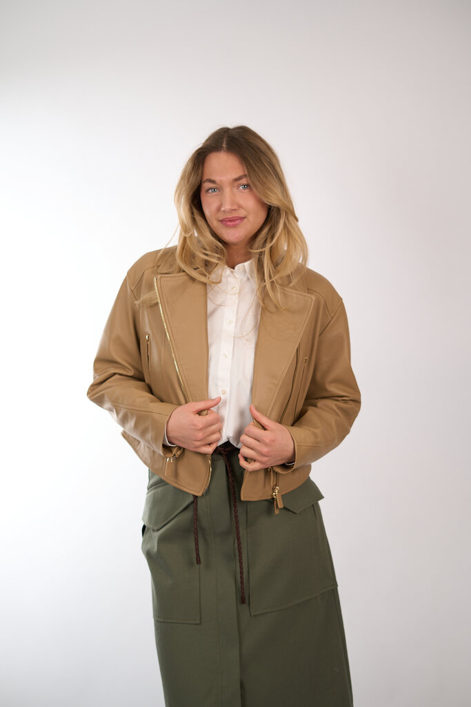 Luisa Cerano LUISA CERANO 438055/9812 745