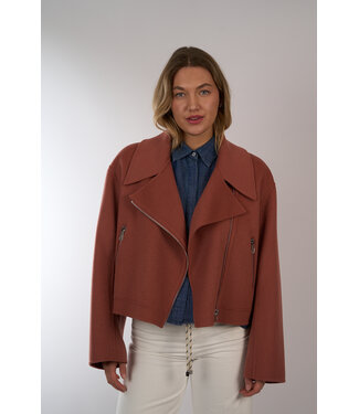 ESSENTIEL ANTWERP ESSENTIEL JAVIER CROPPED RED