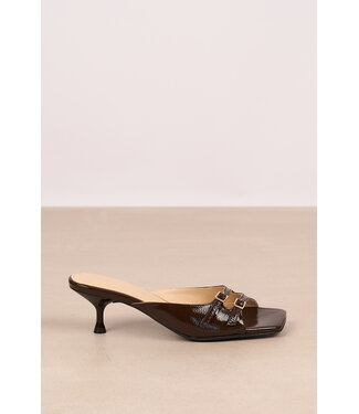 MARCH23 MARCH23 VERNIS SANDAAL