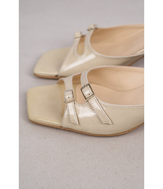 MARCH23 LA BRONZE VERNIS