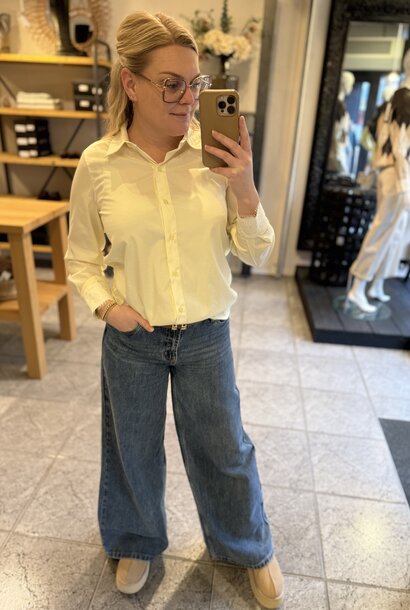 Blouse Juul light yellow