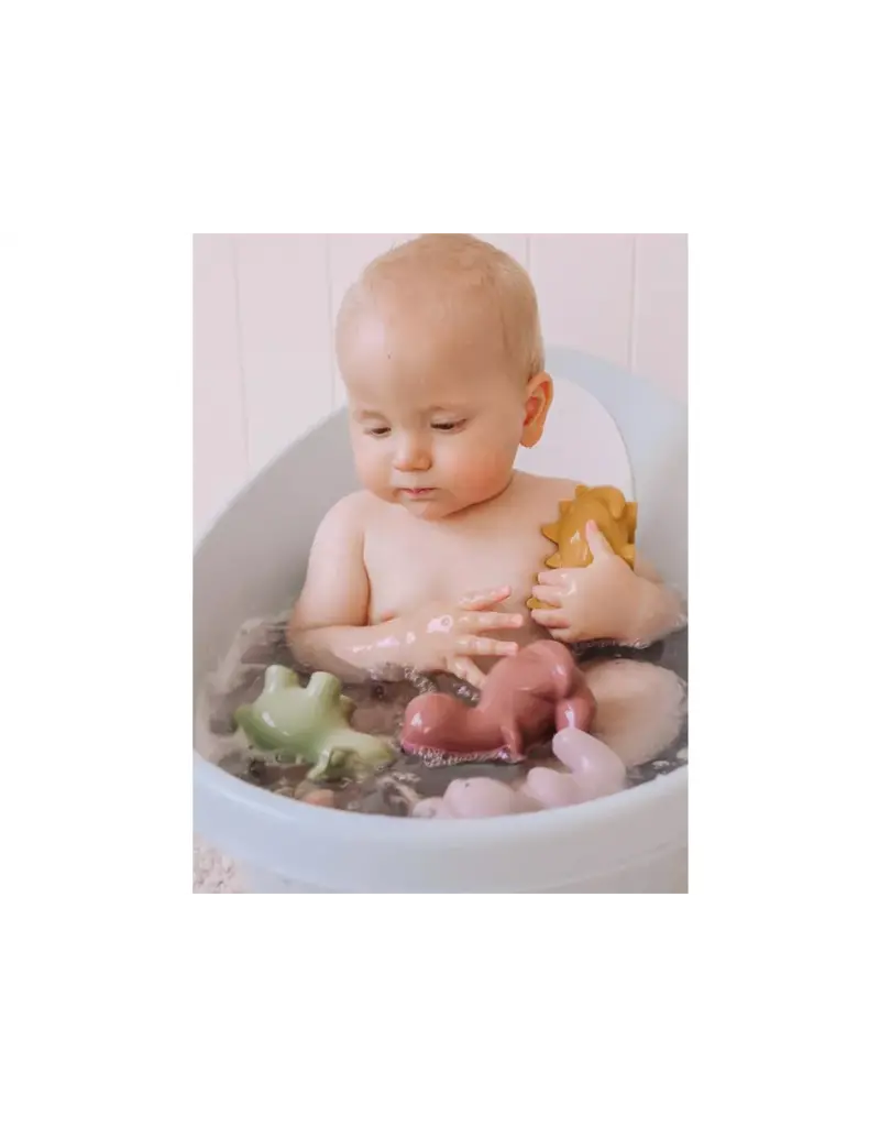 Tikiri Tikiri mijn eerste dinosaurus mix 6-11cm natuurlijk rubber met belletje