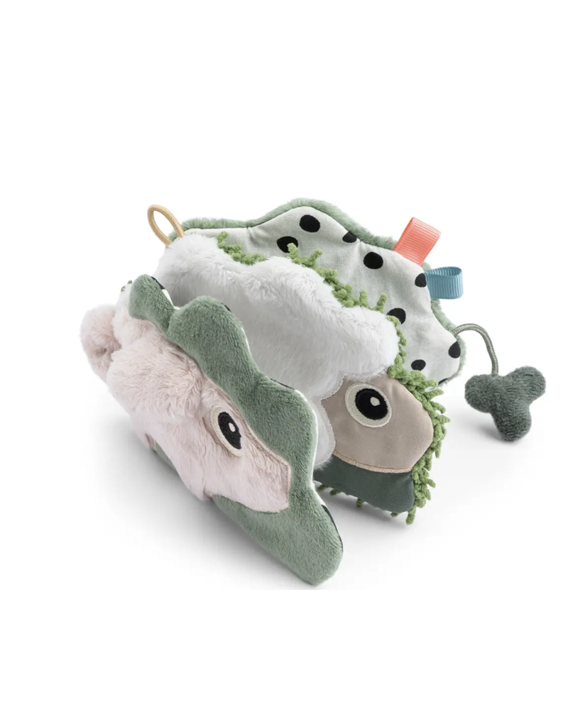 Done by Deer Done by deer sensory babyboek tiny farm