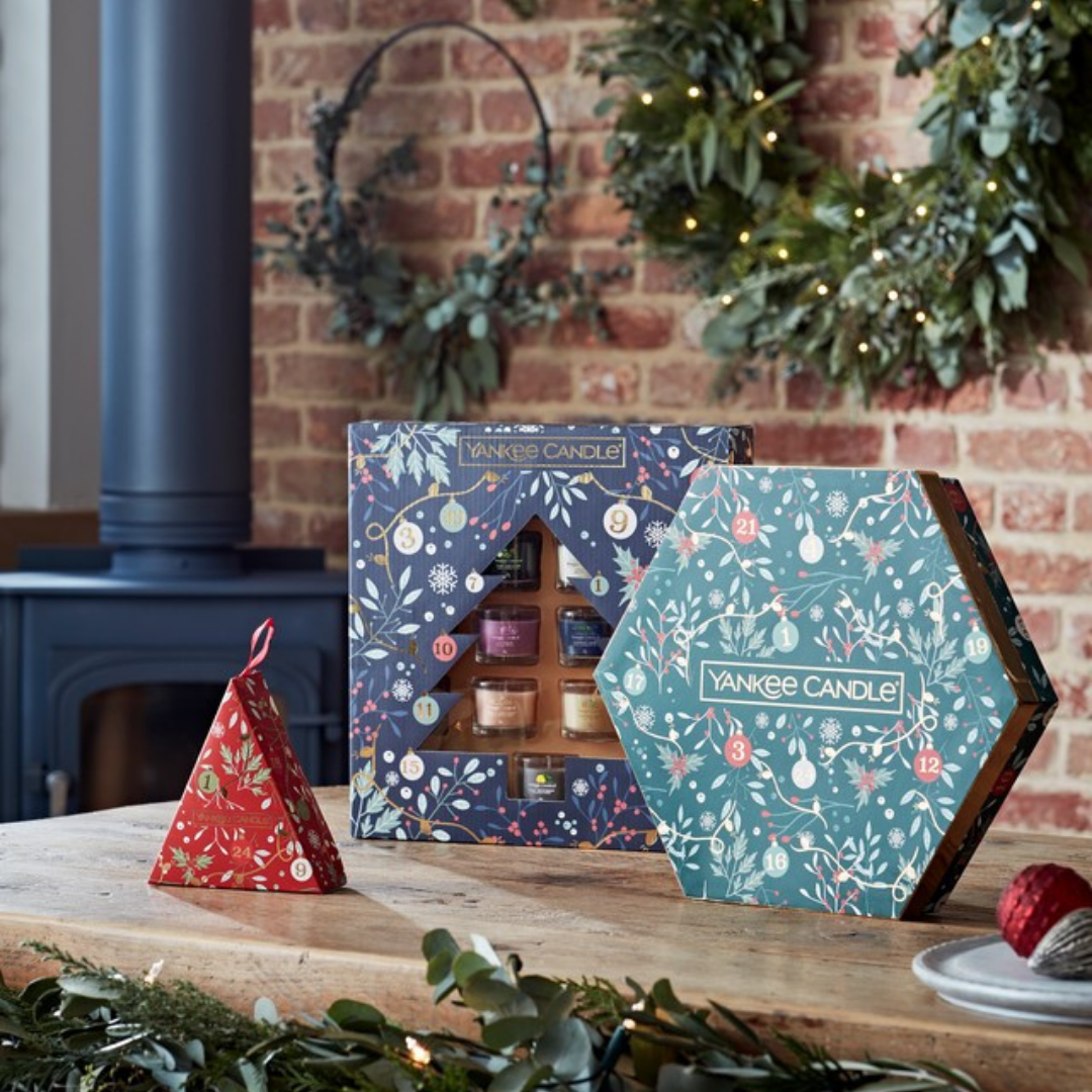 Yankee Candle Countdown To Christmas 18 Tea Light & 1 Holder Gift Set