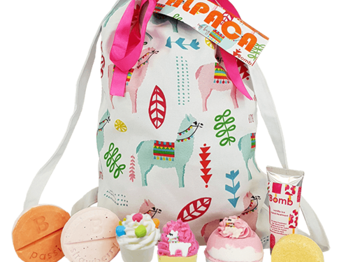 Bomb Cosmetics Alpaca My Bags Wash Bag Gift Pack