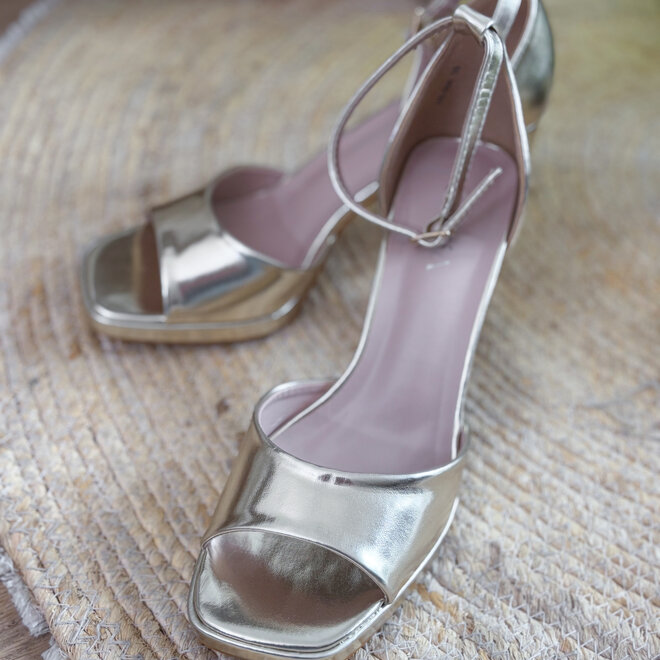 Golden charm sandaal met hak