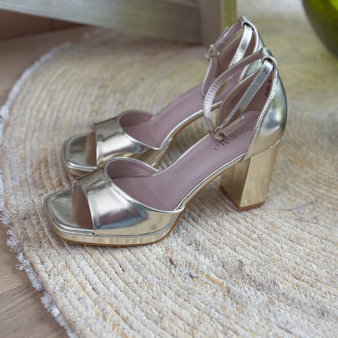 Golden charm sandaal met hak