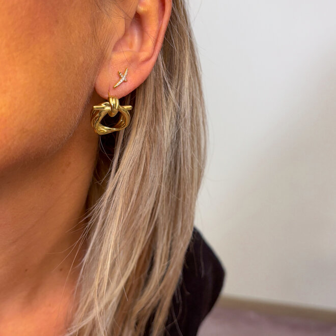 Knotted golden earrings