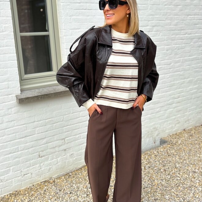 Simple coupe brown