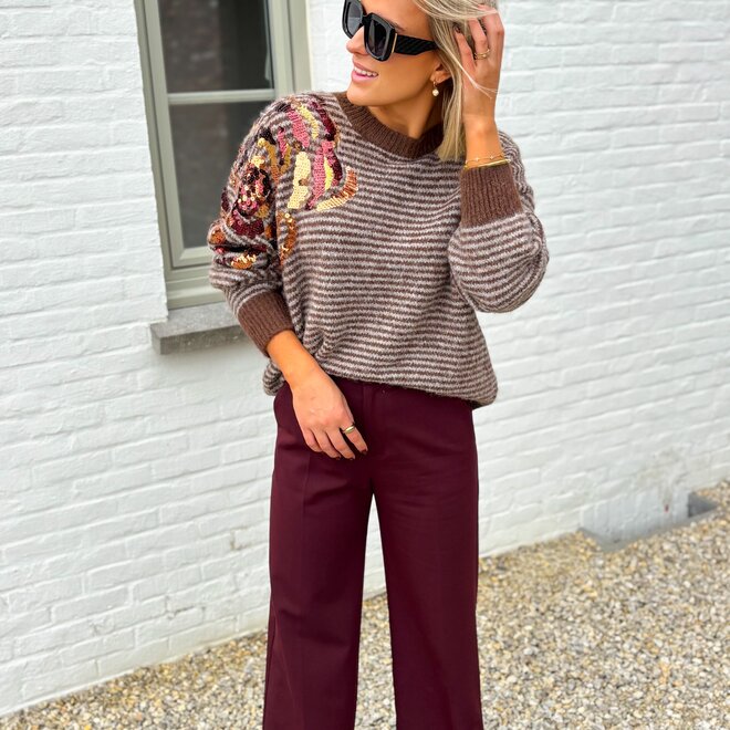 Simple coupe burgundy