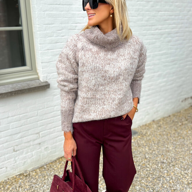Simple coupe burgundy