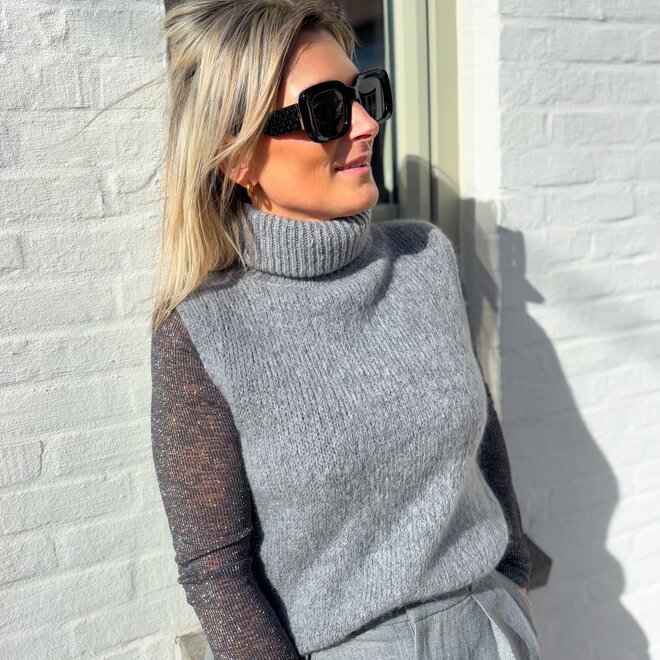 Soft lurex underneath grey