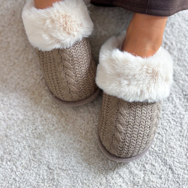 Warm hug Slippers Beige