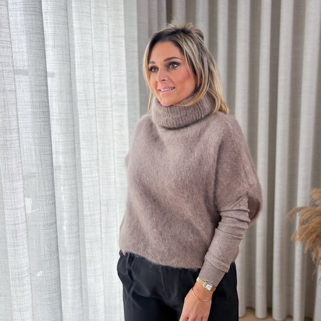 Snuggle sleeveless rolneck taupe