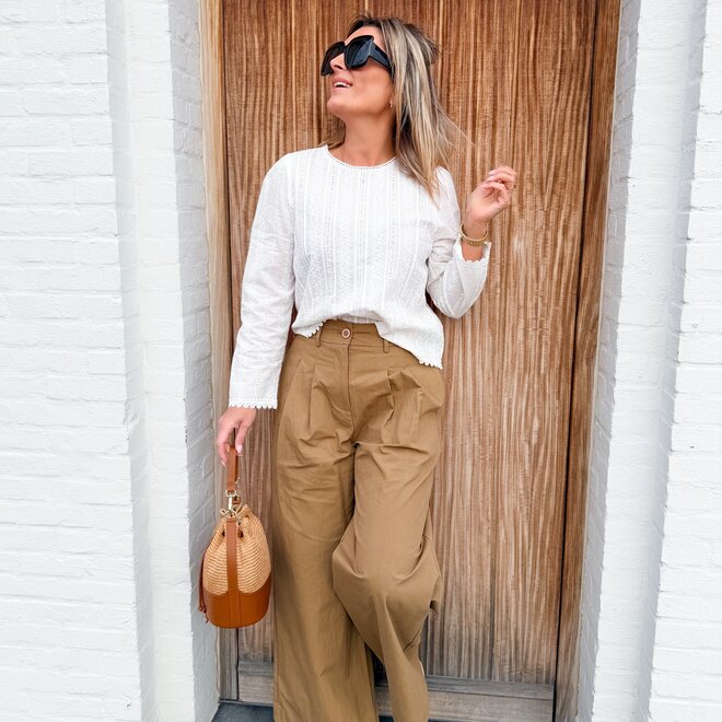 The wide trench khaki