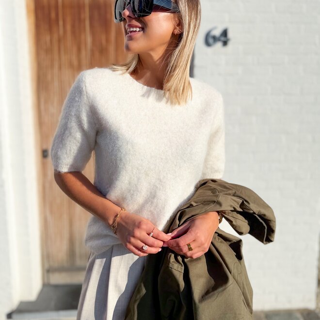 The classic knitt ecru