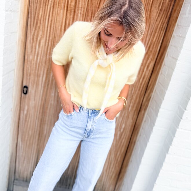 The classic knitt yellow