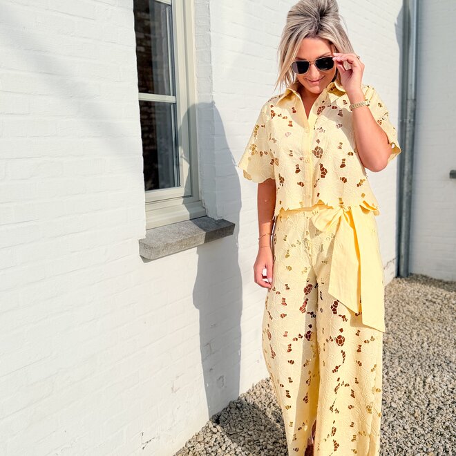 Blush flow set yellow